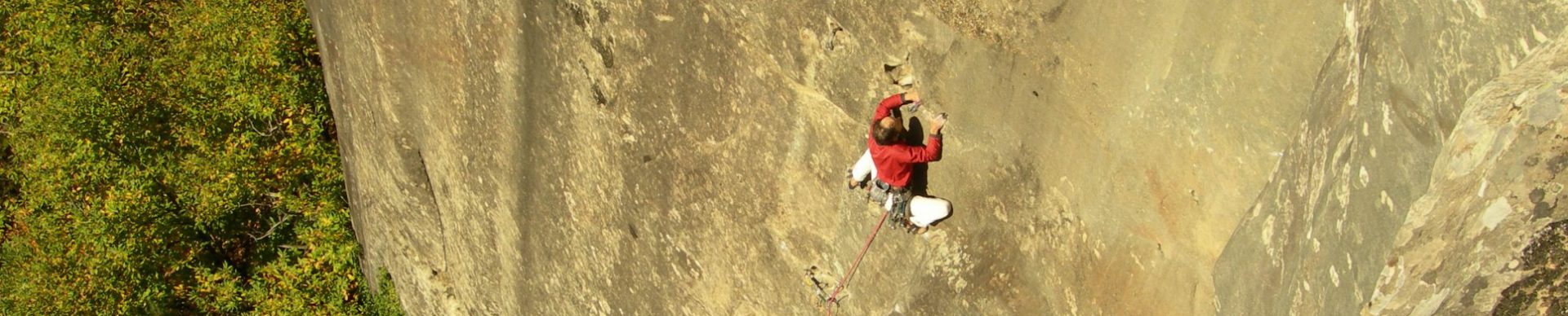 Climbing in Grès d'Annot ©Lionel