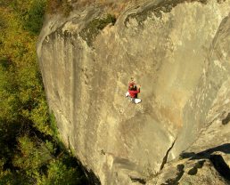 Climbing in Grès d'Annot ©Lionel