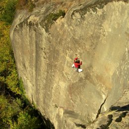 Climbing in Grès d'Annot ©Lionel