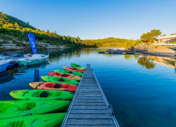 The lake of Esparron de Verdon ©T. Verneuil