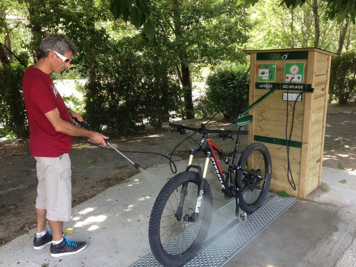 Bike service stations