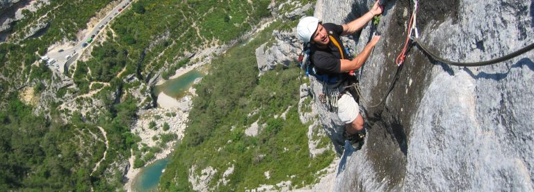 Climbing - Rope up in Gorges du Verdon ©Lionel