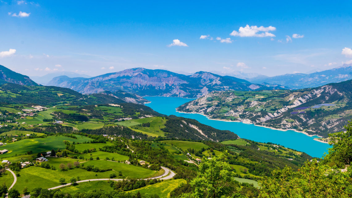 The lake of Serre-Ponçon ©Teddy Verneuil